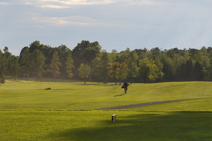 teebox facing fairway